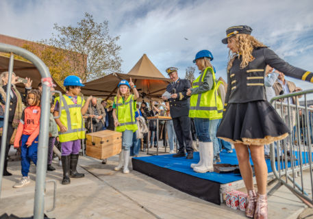 De Scharnier start bouw feest