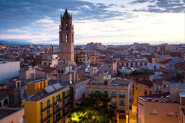 Cityscape of Reus in the evening