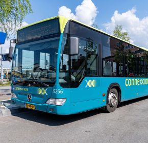 De Seniorencoalitie gaat handtekeningen OV-petitie overhandigen in Den Haag
