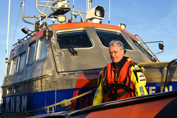 Jeroen Lemmen op de KNRM-reddingboot Joke Dijkstra