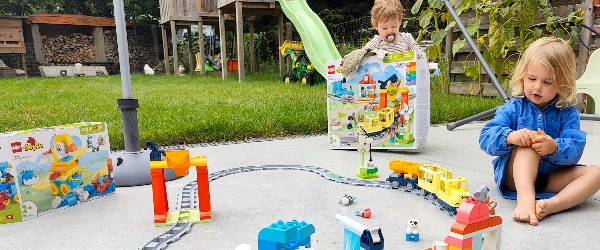 kindjes spelen met LEGO DUPLO
