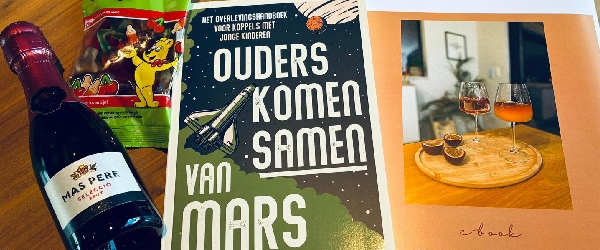 PRIJSPAKKET ME BOEK, FLESJE CAVA, SNOEPJES EN E-BOOK MOOD