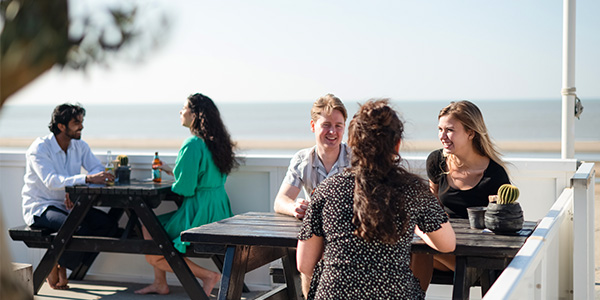 sfeerfoto_strand_600x3000.jpg