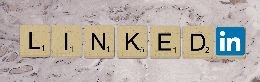 logo van LinkedIn in scrabble tegels