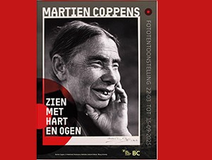 Affiche fototentoonstelling met foto Mieke van Gerwen, Helmond, 1933. Martien Coppens © Nederlands Fotomuseum, Rotterdam | Brabant-Collectie, Tilburg University