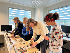 Studenten bij het college | foto: Emy Thorissen