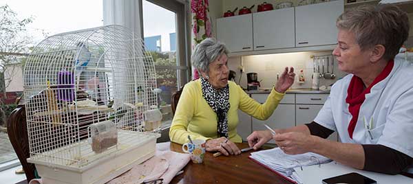 Arts met patient in gesprek