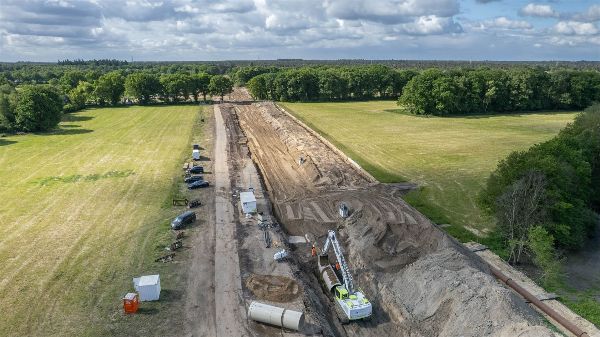Plaatsen buis bij Onderhoudwerk Riool Zuid