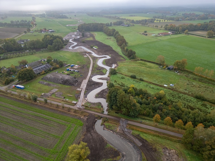 beekdal Tongelreep slingert door landschap