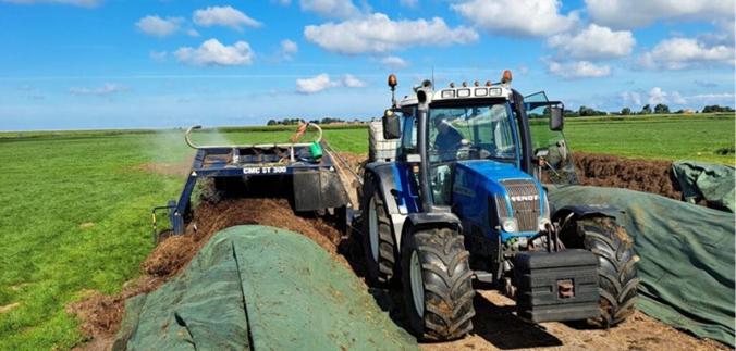 Jonge boeren bezoeken zuivelboerderij in Hellouw&nbsp;