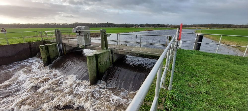 Hoogwater Essche Stroom bij stuw
