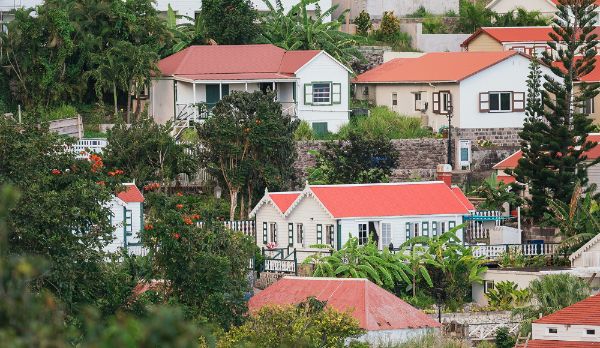 Foto van huizen op Caribisch Nederland door Roëlton Thodé