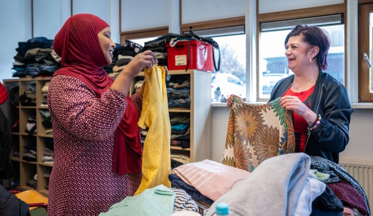 Marleen geniet van haar vrijwilligerswerk bij de kledingbank en de collega's die ze daar heeft