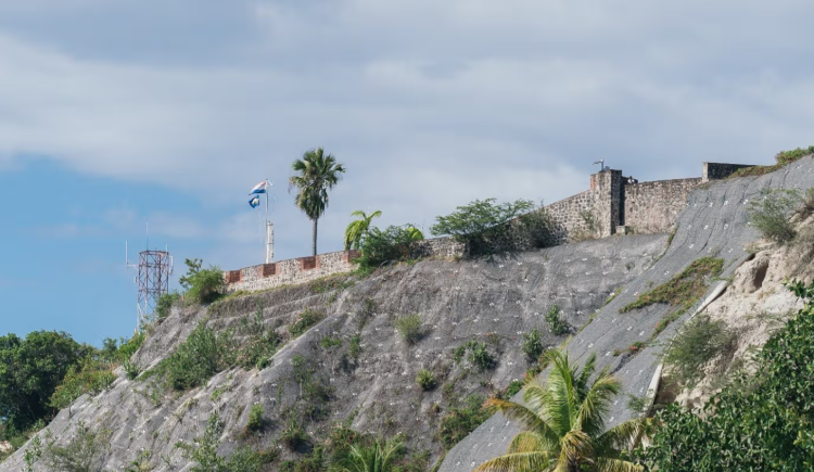 Zichtbare erosie van de kust op Sint Eustatius