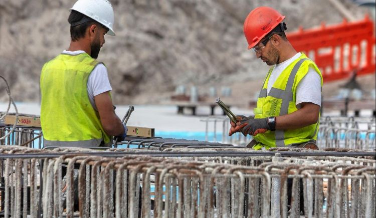 Twee bouwvakkers aan het werk