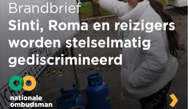 Uitsnede van de omslag van de brandbrief met de tekst Sinti, Roma en reizigers worden stelselmatig gediscrimineerd