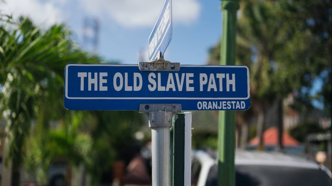 Straamnaam bord van 'The Old Slave Path in Oranjestad' op Sint-Eustatius