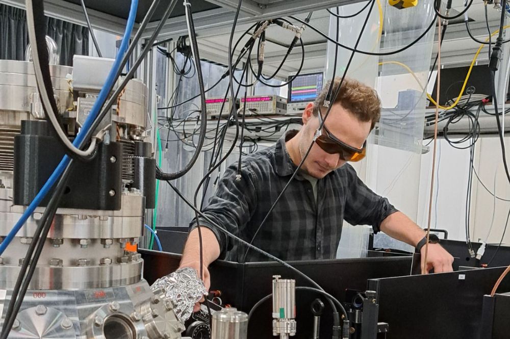 Mikheil Kharbedia working in the lab at ARCNL.