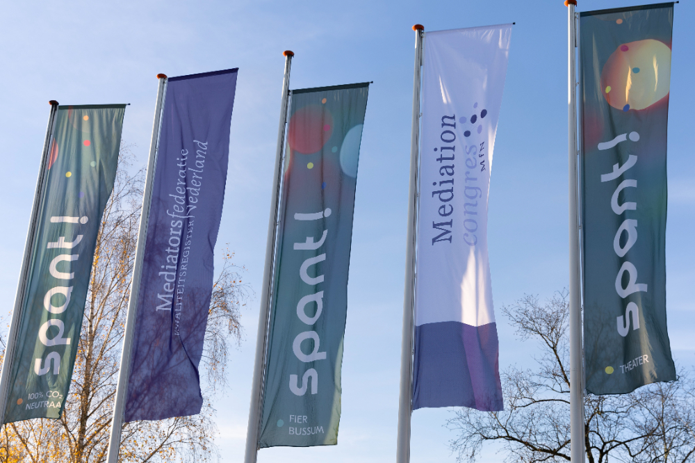Vlaggen Mediationcongres