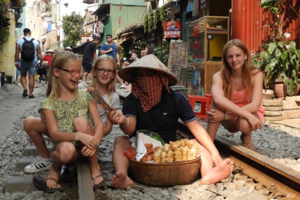 Gezin op reis in Vietnam