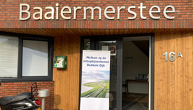 Toegang van het dorpshuis Baaiermerstee in Bierum (foto provincie Groningen)