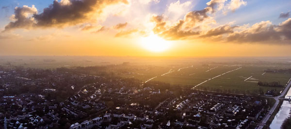 Zonsondergang boven Ten Boer