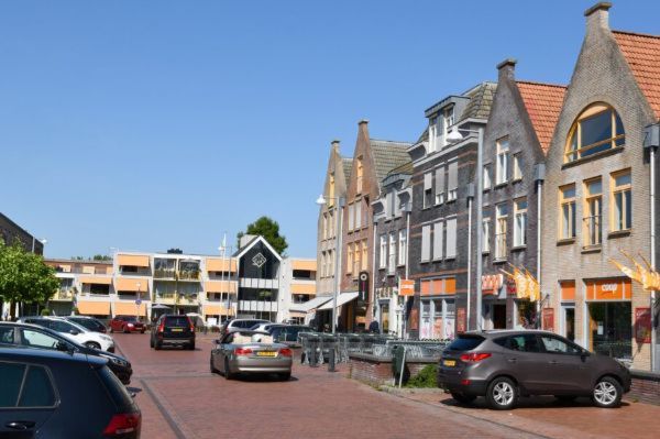 Winkelplein in Ten boer