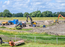 Graafmachines aan het werk bij de Dubbele Dijk (foto Geert Job Sevink)