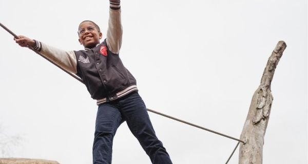 Jongen aan het spelen