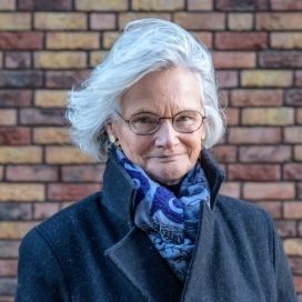 Bewoners overhandigen hun visie tekening aan de bestuurders