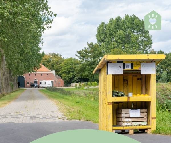 Boerderijwinkeltje aan het begin van de oprijlaan naar een boerderij