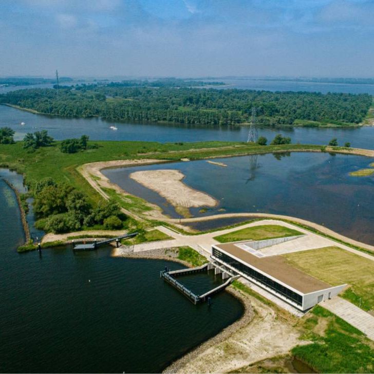 Uitzicht van spaarbekken